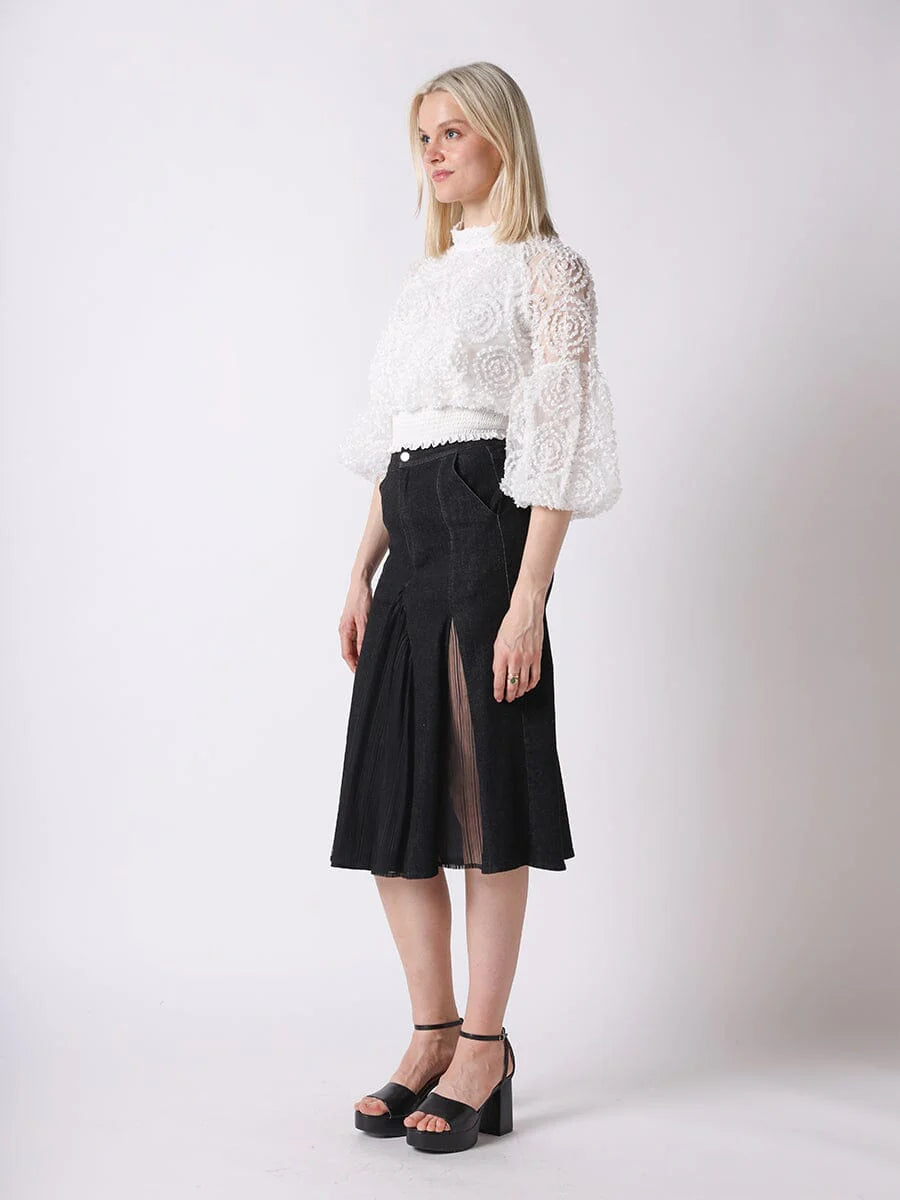 Three-Dimensional Flower Top with Puff Sleeves